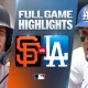 Jugadores de los Dodgers de Los Ángeles celebran en el terreno