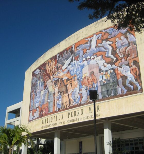 Biblioteca Pedro Mir de la UASD en Santo Domingo, fotografía de archivo