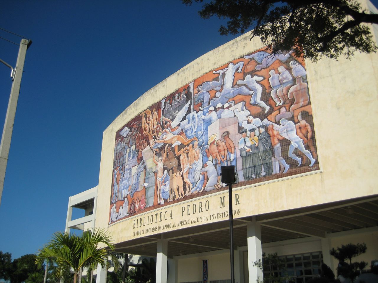 Biblioteca Pedro Mir de la UASD en Santo Domingo, fotografía de archivo