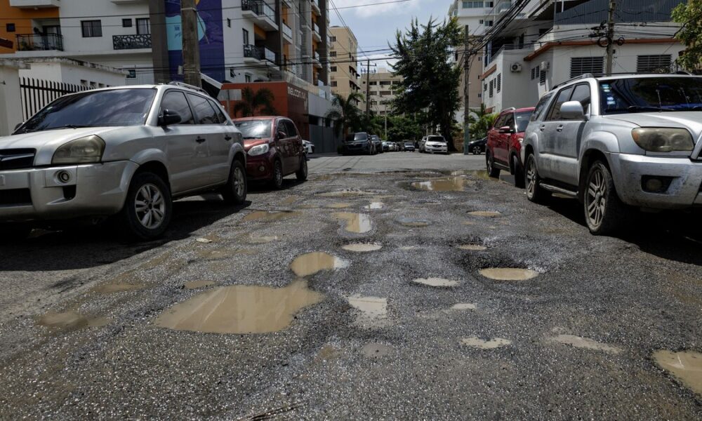 Tramo deteriorado de la calle José Desiderio Valverde en la Zona Universitaria