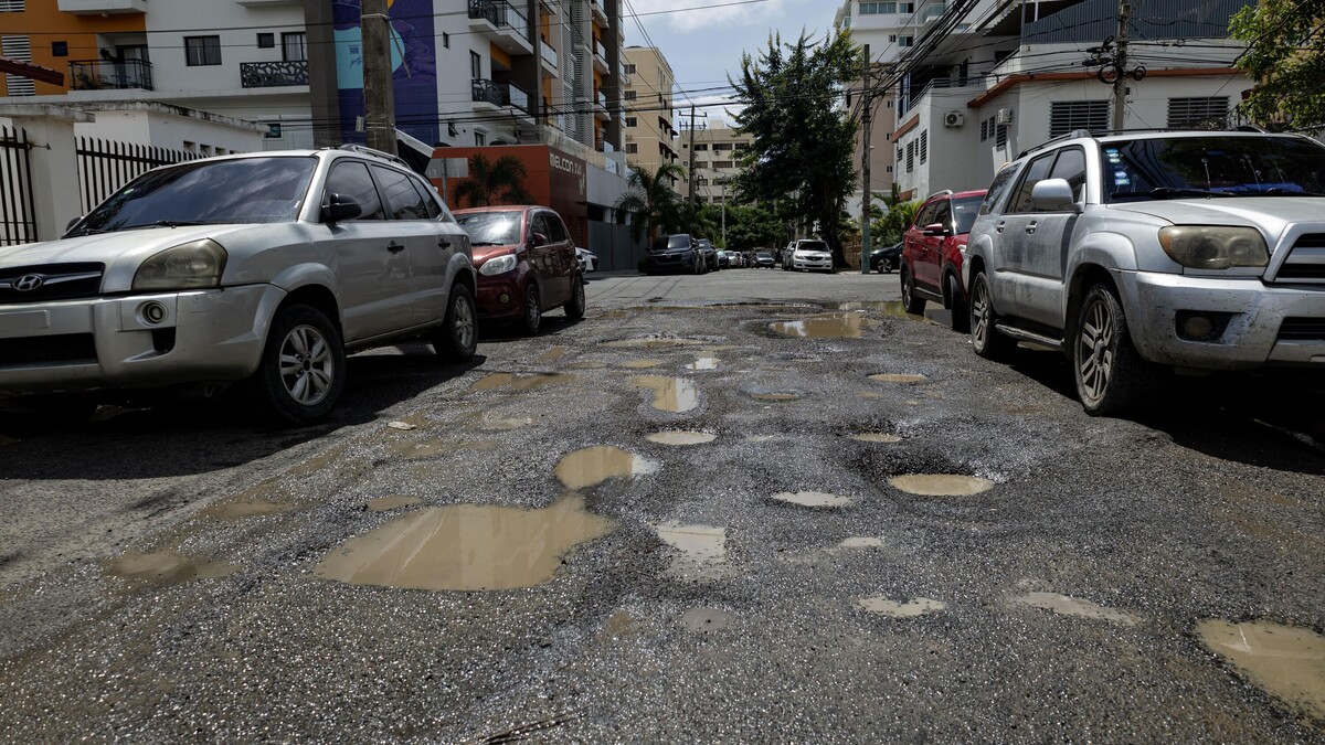 Tramo deteriorado de la calle José Desiderio Valverde en la Zona Universitaria