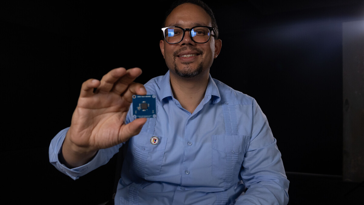 Microchip biomédico desarrollado por un equipo de la PUCMM
