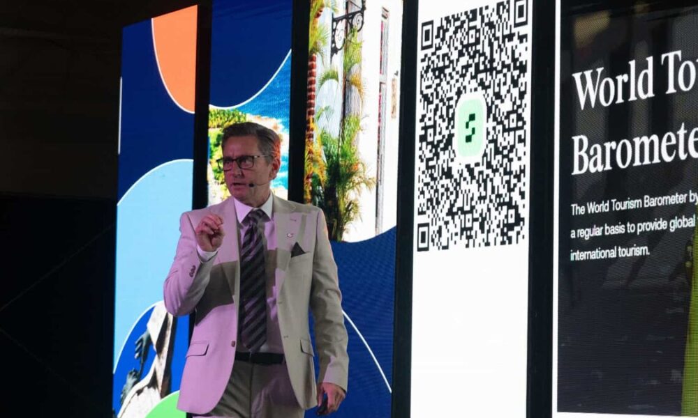 Martin Boyle durante encuentro sobre turismo de reuniones en Santo Domingo
